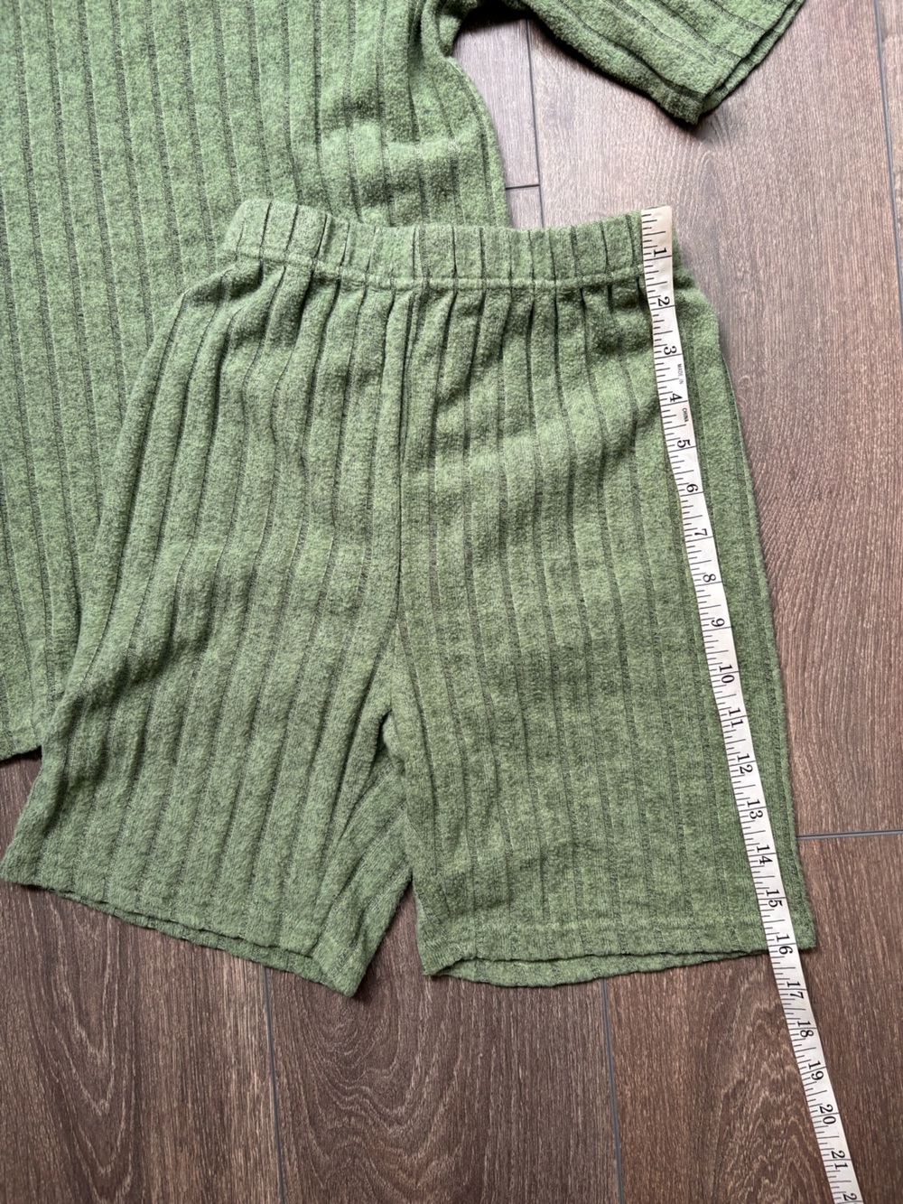 Matching Ribbed Green Short Sleeve Set - Picture 3 of 5